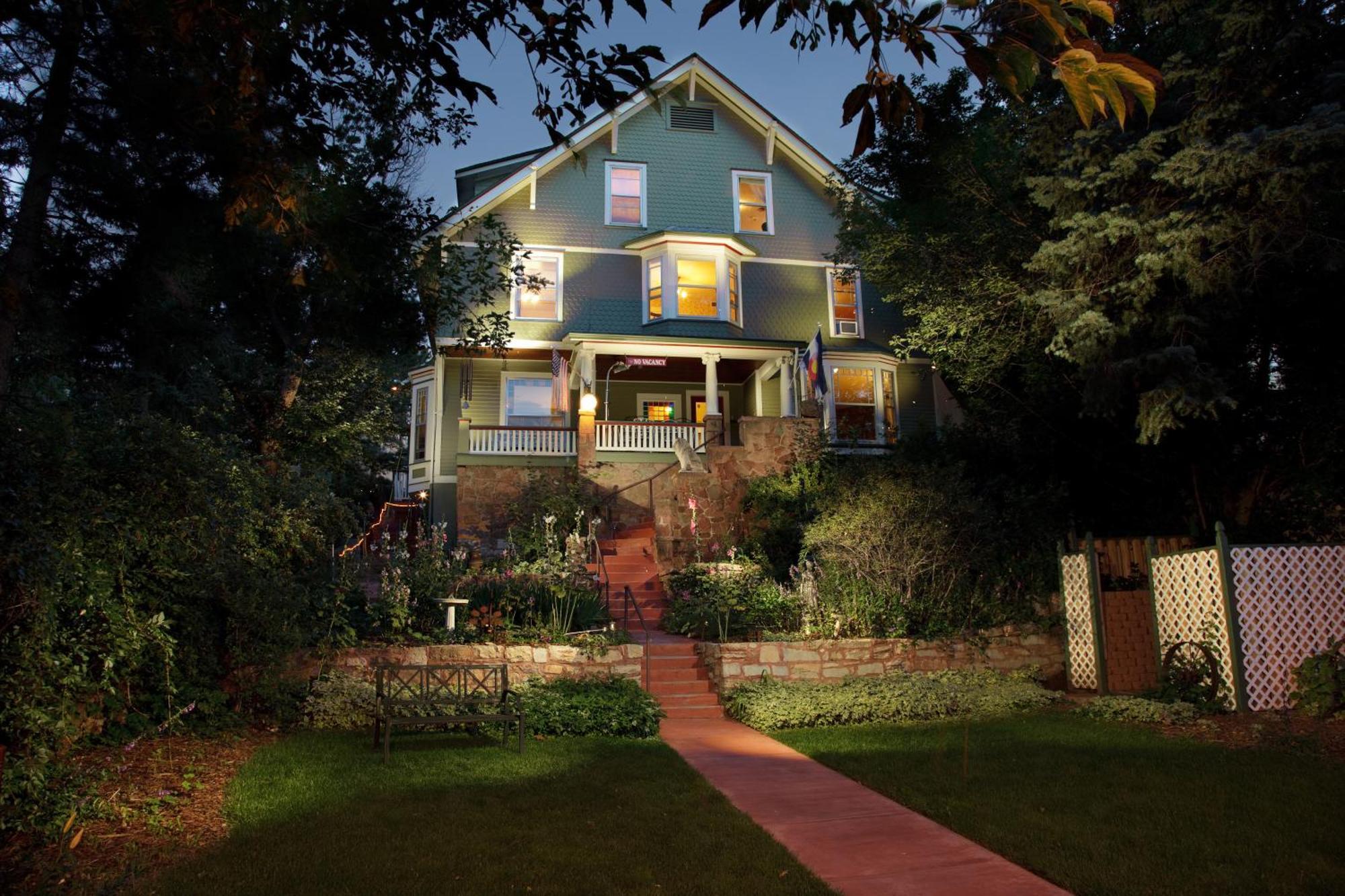 Avenue Hotel Bed And Breakfast 马尼温泉 外观 照片