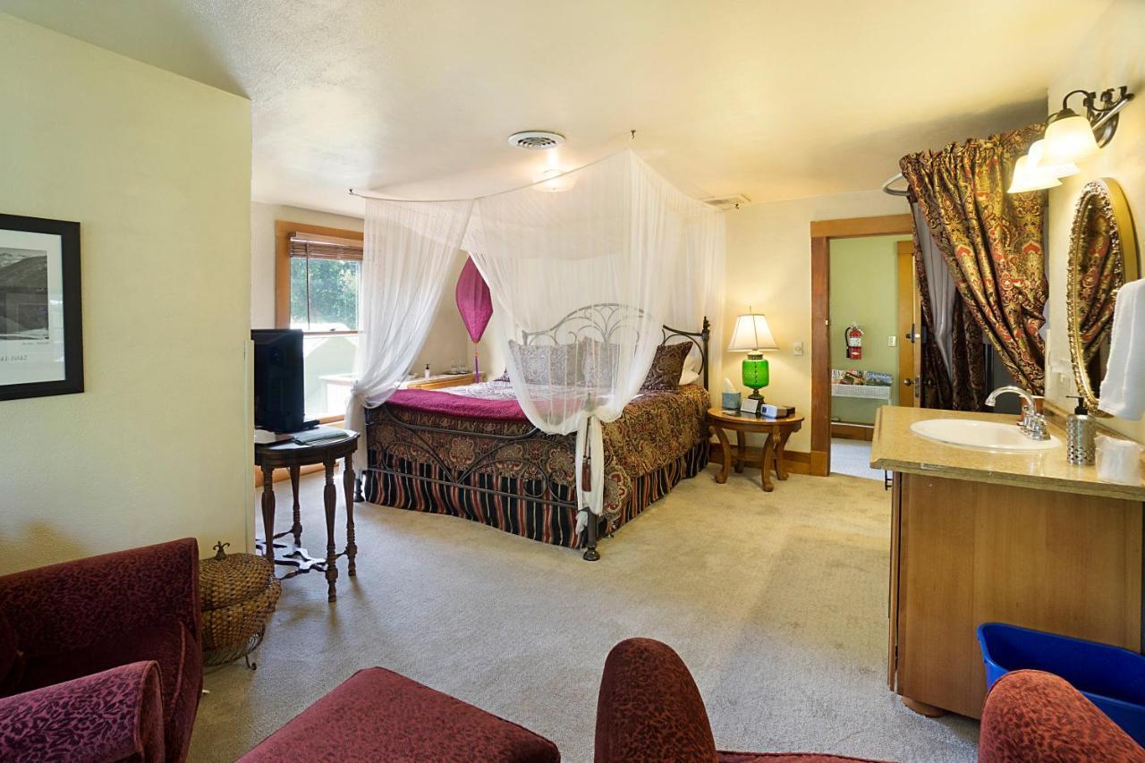 Avenue Hotel Bed And Breakfast 马尼温泉 外观 照片
