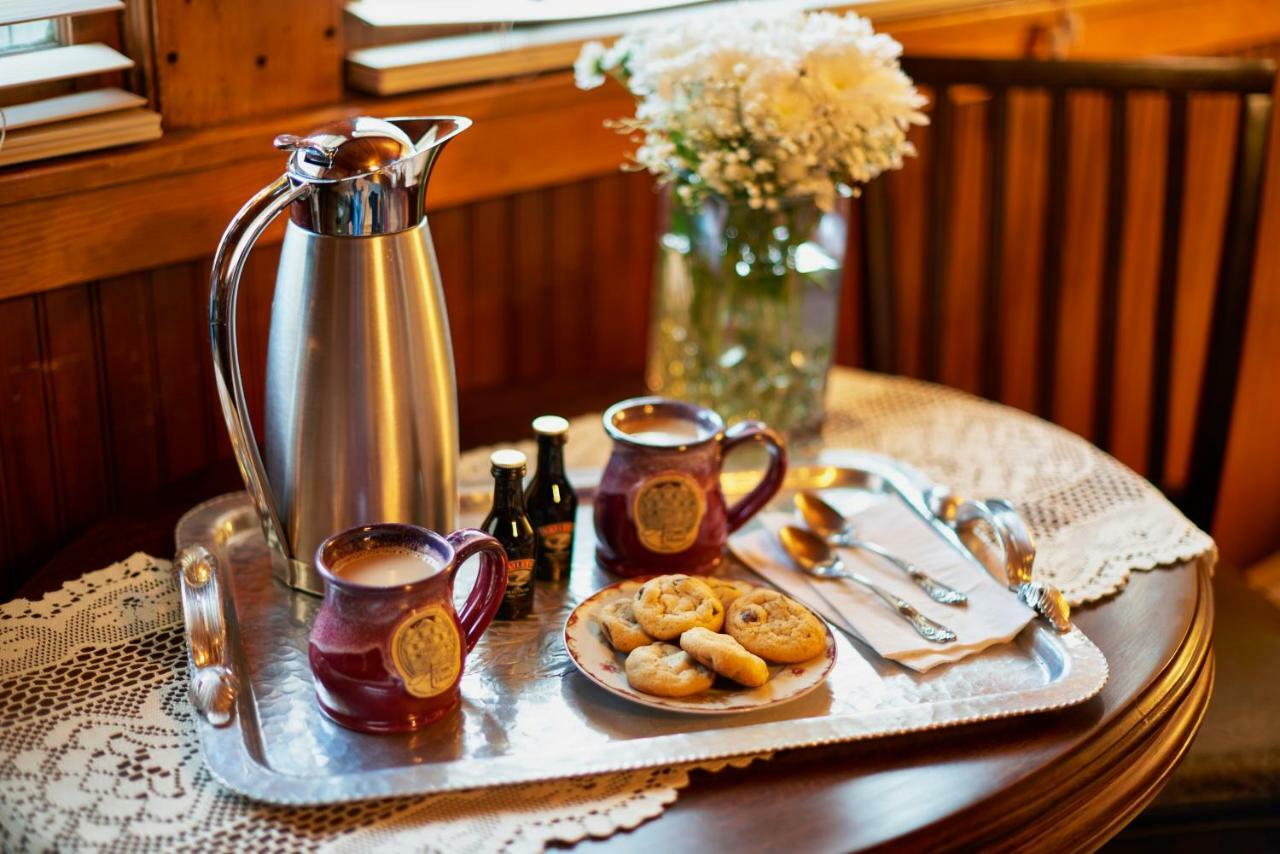 Avenue Hotel Bed And Breakfast 马尼温泉 外观 照片