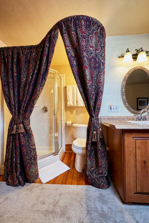 Avenue Hotel Bed And Breakfast 马尼温泉 外观 照片