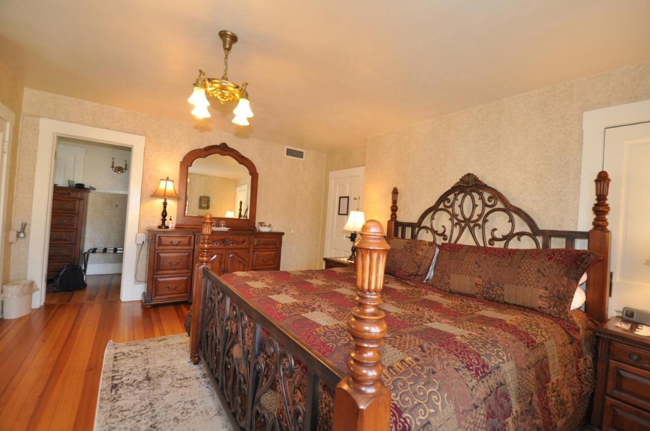 Avenue Hotel Bed And Breakfast 马尼温泉 外观 照片